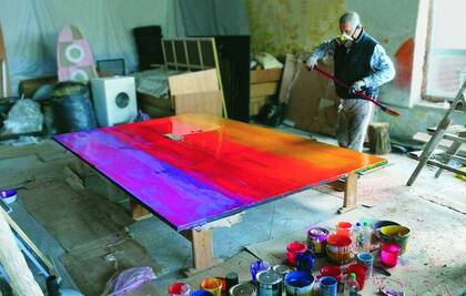 Anatoliy Kryvolap es un artista ucraniano contemporáneo cuyas pinturas se venden en las subastas más prestigiosas del mundo