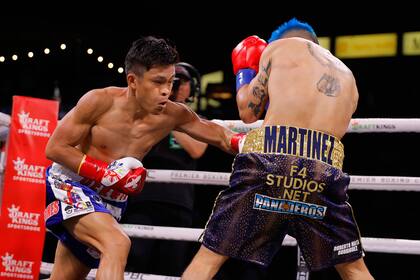 Ancajas busca en la zona baja, en un cruce intenso y áspero