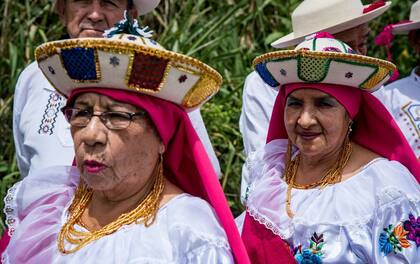 Ancianas en plena celebración del Festival de Vilcabamba, en 2020 (GAD Parroquial Vilcabamba/RT)