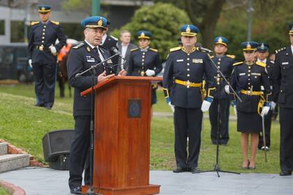 "Aceptamos sus disculpas", dijo Roncaglia frente a los estudiantes que habían bailado en el monumento a los policías caídos