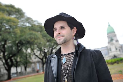 "Acompañar a familias diversas para que otres niñes no pasen por lo que yo pasé, me da mucho empuje", asegura Mérida