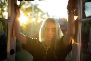 Billie Eilish, la nueva princesa pop con más oscuros que claros