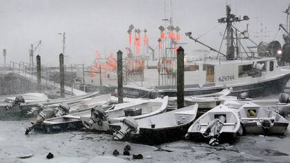 Varias lanchas quedaron atrapadas en el hielo en Scituate, Massachusetts