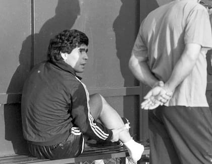 &quot;Diego jugó el Mundial al 40% de sus posibilidades&quot;, contó Calderón; los tobillos de Maradona, una preocupación constante