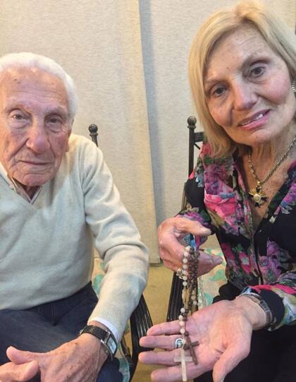 "El rosario blanco, que le coloqué en el cuello a Daniel para que lo acompañe, terminó siento la confirmación de su muerte”, cuenta Dalal