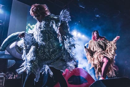 "Electro-disgusting". Así Las Bistecs definen su sonido