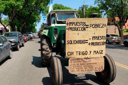 El tractor de Lazzari en la protesta en Pergamino