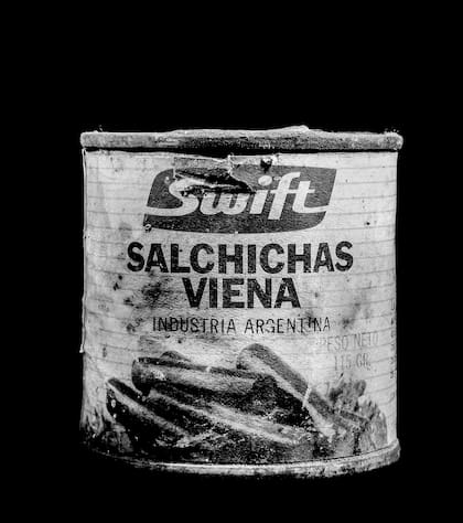 "En una lata de salchichas oxidada, con su diseño casi intacto, se puede recorrer un largo viaje"