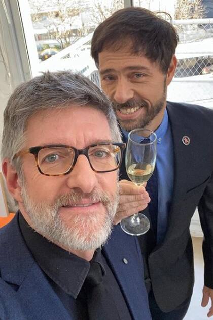 "Enamorado del señor Braulio Bauab" y "Enamorado de Luis Novaresio" son las descripciones que cada uno tiene en su perfil de Instagram