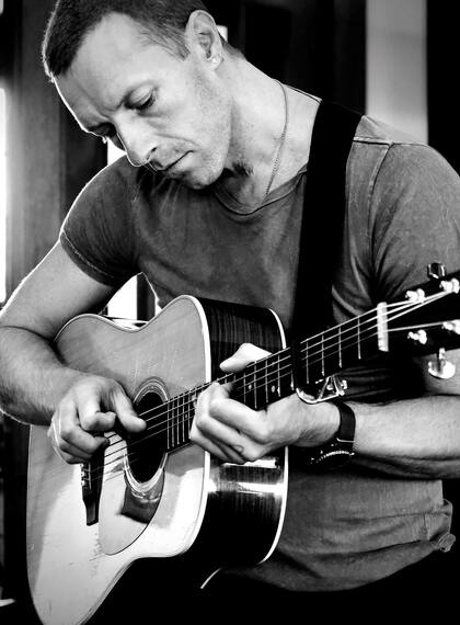 "Es la primera vez que decimos lo que pensamos acerca de ciertas cosas. Este es un disco sin filtros, muy crudo, muy simple", dice Chris Martin de Everyday Life