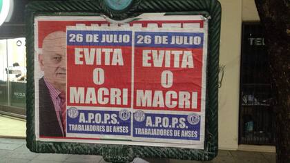 "Evita o Macri", uno de los carteles que apareció en la vía pública