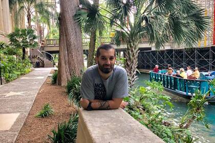 "Hace días que no duermo bien pensando en el retiro de la camiseta de Manu y la chance de estar ahí, dijo el tatuador