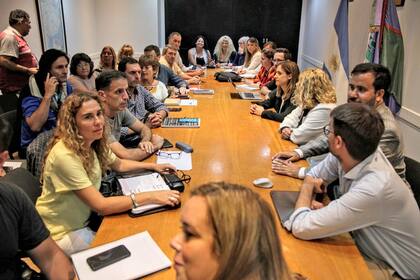 "Insuficiente": el Frente Gremial Docente rechazó la primer propuesta salarial de Axel Kicillof