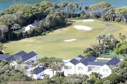 La minicancha de golf de 4 hoyos, lista para los ensayos antes de salir nuevamente al ruedo