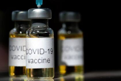 "La tarea más difícil es la del organismo regulador que deberá decidir si la vacuna es segura y se usará con el público", afirmó John Bell, profesor de medicina de la Universidad de Oxford