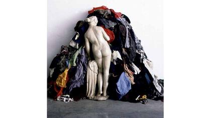 La venus de los harapo, de Michelangelo Pistoletto, alude al consumismo de la posmodernidad