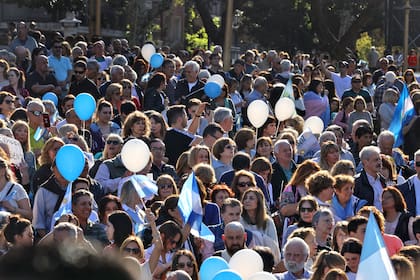 "Lo damos vuelta": los cantos y los carteles de la marcha macrista en Belgrano