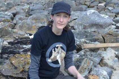 "Me di cuenta que había tropezado con algo que no se veía bien. No estaba claro exactamente a qué animal pertenecía, pero no había dudas de que era un hueso de dinosaurio", señaló la paleontóloga que realizó el hallazgo