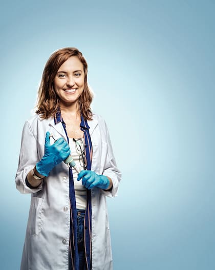 "Me veo madre, me veo científica. No me veo dando clases en universidades, aunque sí tal vez para adolescentes, son más descontracturados", dice Julia