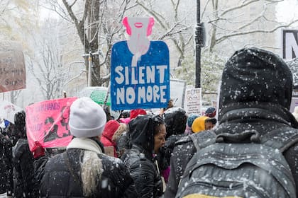 "No más silencio", decía un cartel en una de las marchas contra Trump en Nueva York