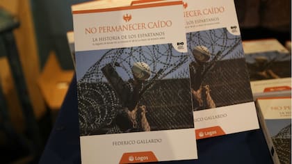 "No permanecerás caído", el libro que narra la historia del equipo de rugby de la Unidad 48 de la provincia de Buenos Aires