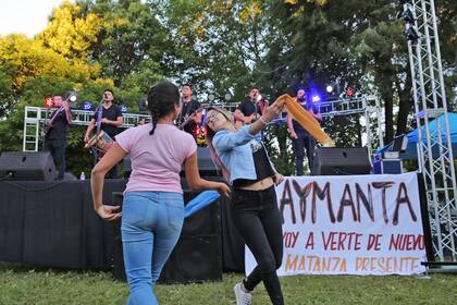 Se celebró este fin de semana la segunda edición del Festival Mapuche, con el foco puesto en revalorizar la cultura, lenguaje, música, cosmovisión, el telar, la gastronomía y el legado histórico de una comunidad que se aferra al pasado pero como único camino para construir el futuro
