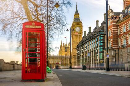 "No tienen mucha familia ni dinero y viven en Londres, donde hay riqueza por todos lados. Gente rica, autos ostentosos, todos estos niños también quieren eso", explicó el agente Preston
