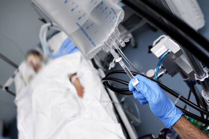 "A los médicos se les enseña a salvar vidas y curar enfermedades, con lo cual pueden sentir cierta frustración por no poder sanar a una persona", dice Magnante