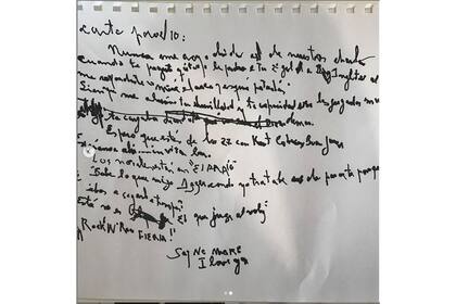 La foto de la carta de puño y letra que Charly García le escribió a Diego Maradona