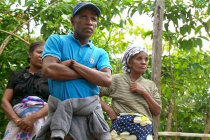 "Tenemos que hacer el mayor esfuerzo para asegurarnos de que los ladrones no nos roban aquí", dice el líder del pueblo, jefe Oreis