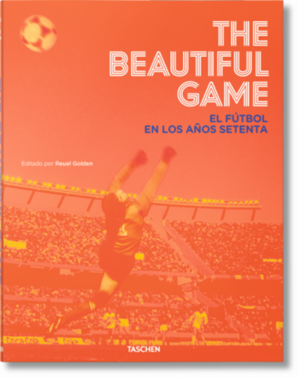 "The Beautiful Game", el libro sobre el fútbol en los años 70 que Dybala tiene en su living. Crédito: Tienda Instituto