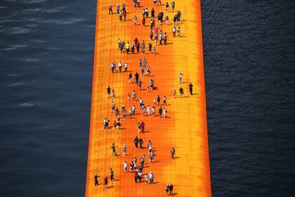 "The Floating Piers", creada por el artista en Italia