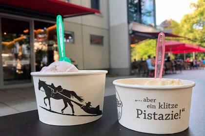 "Una pizca de pistacho" dicen en la heladería, recordando el pedido de Terence a su compañero en la película Par e Impar