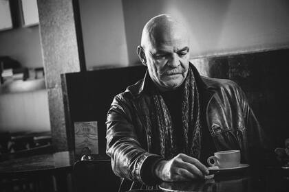 "Vivo de los libros para poder hacer periodismo", resaltó