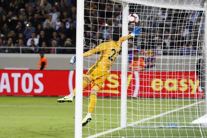 Andrada falló en el tiro libre de Suárez