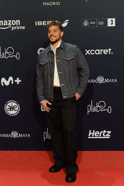 André Lamoglia, el actor brasileño que interpreta a Iván Carvalho en la serie Elite, optó por un look más informal