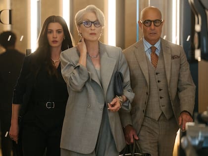 Andrea ‘Andy’ Sachs (Anne Hathaway), Miranda Priestly (Meryl Streep) y Nigel Kipling (Stanley Tucci) en acción