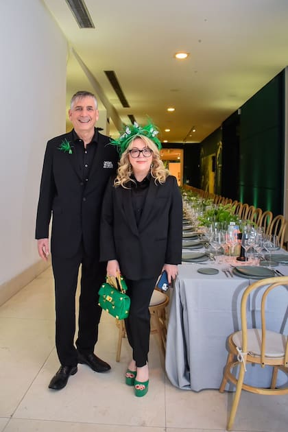 Andrea Arditi Schwartz, Vicepresidente de Amigos del Moderno, junto a su marido Adrian Schwartz