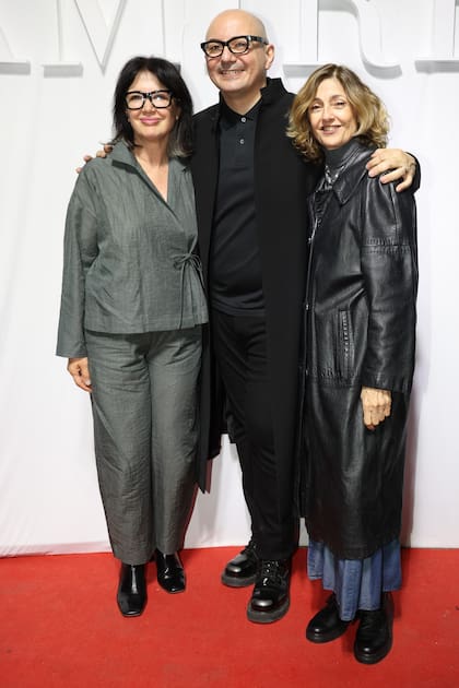 Andrea Bonelli, el protagonista de la noche y Carola Reyna.