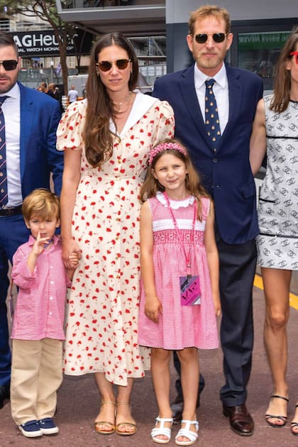 Andrea Casiraghi y Tatiana Santo Domingo llevaron a sus tres hijos, Sasha (no está en esta foto), India y Maximilian, que dejaron su impronta con looks coordinados.