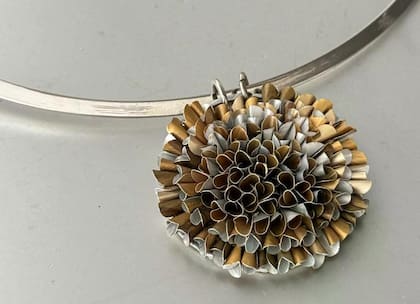 Andrea de Navarrete transforma cápsulas de café en piezas de diseño creativas y elaboradas a mano