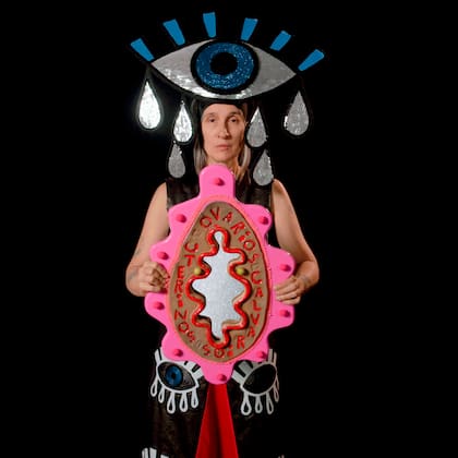 Andrea Echeverri y su muestra Ovarios calvarios