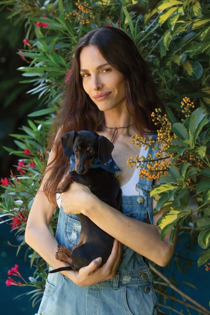 Andrea está eternamente agradecida con Pitu di Marco, una productora muy amiga de Piñeiro que vive en Miami y consiguió el apoyo de Natural Life, una marca que proveerá a las perras de alimento, collares y ropa de por vida.
