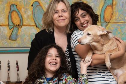 Andrea junto a María José, Fran y su perrito Willy.