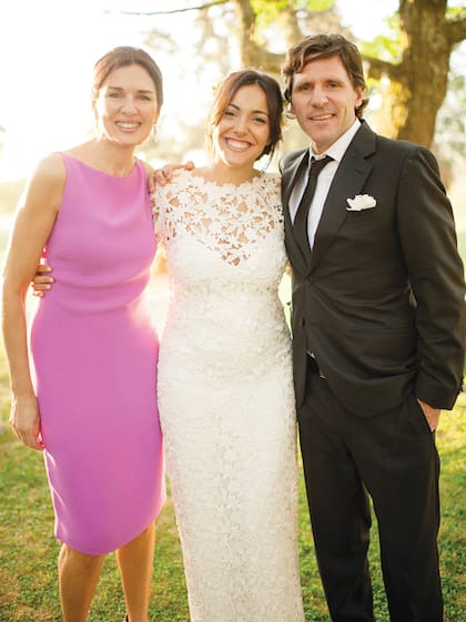 Andrea junto con su pareja, Lucas Bocchino, y la flamante esposa de Tomás