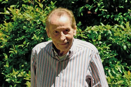 Andrea Pallaro (94) en el patio de su casa