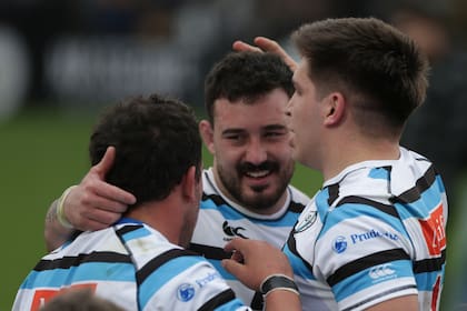 Andrea Panzarini (de barba), siempre relevante en el San Isidro Club