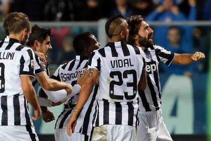 Andrea Pirlo festeja el gol que abrió el triunfo de la Juve