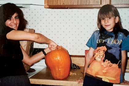 Andrea Rodríguez y Bárbara, primogénita de Lanata, en una antigua foto.