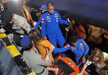 Andrea y su hija Mar fueron rescatadas tras el naufragio del barco turístico al este de Bali, en Indonesia, donde Fernando Martín y otros tres de sus hijos fallecieron